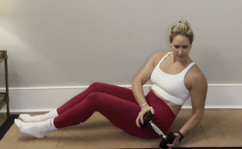 Woman demonstrating exercises to reduce love handles.