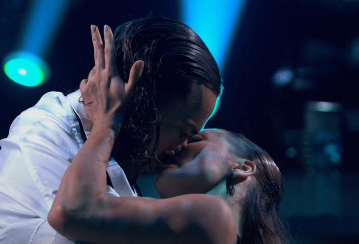 Pete Wicks and Jowita Przystał appeared to 'kiss' at the end of tonight's second performance