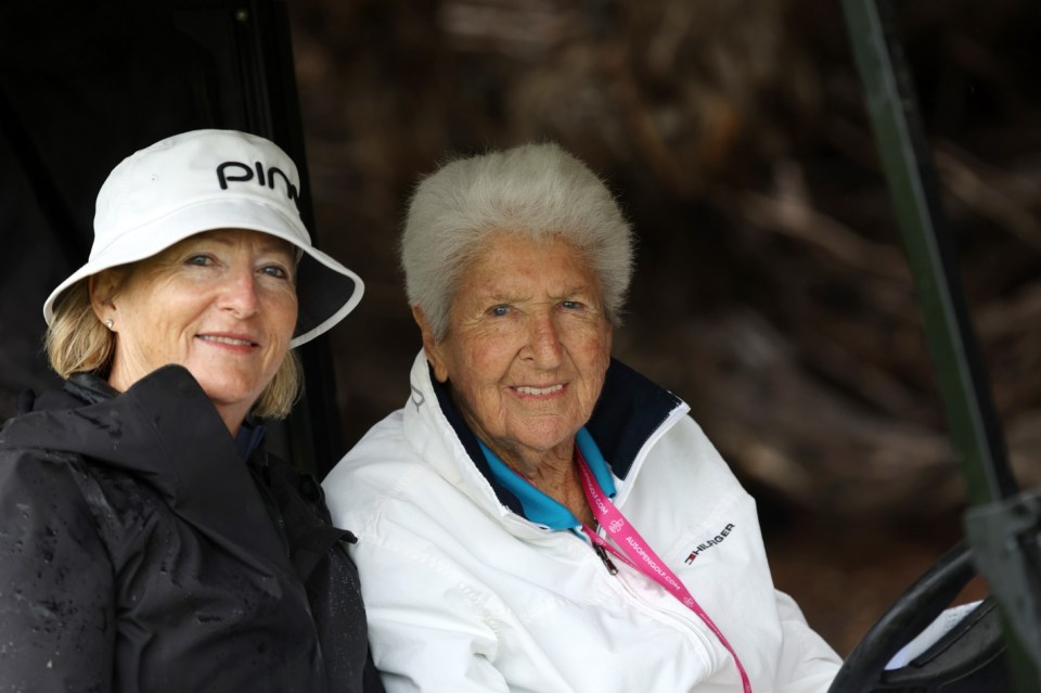 She regularly watches golf with pro Aussie golfer Cassie Porter's mum