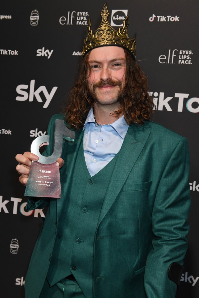 Iain was chuffed to win the Voice for Change Award at the UK TikTok Award ceremony