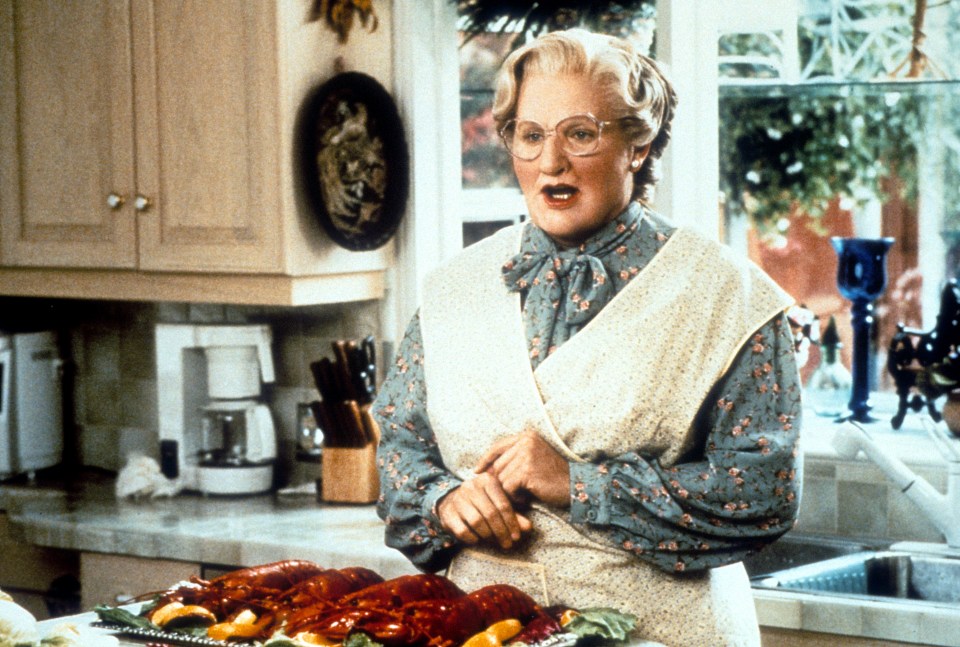 Robin Williams as Mrs. Doubtfire in a kitchen scene.