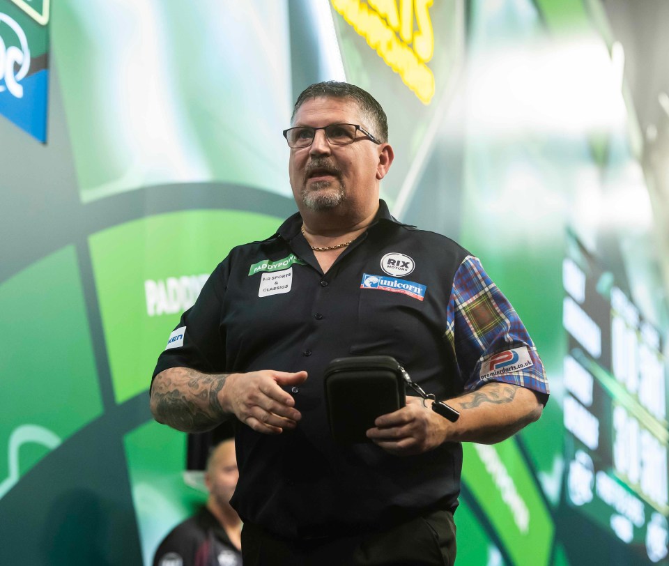 Gary Anderson has blamed his shock exit from the World Darts Championship on a shoulder injury