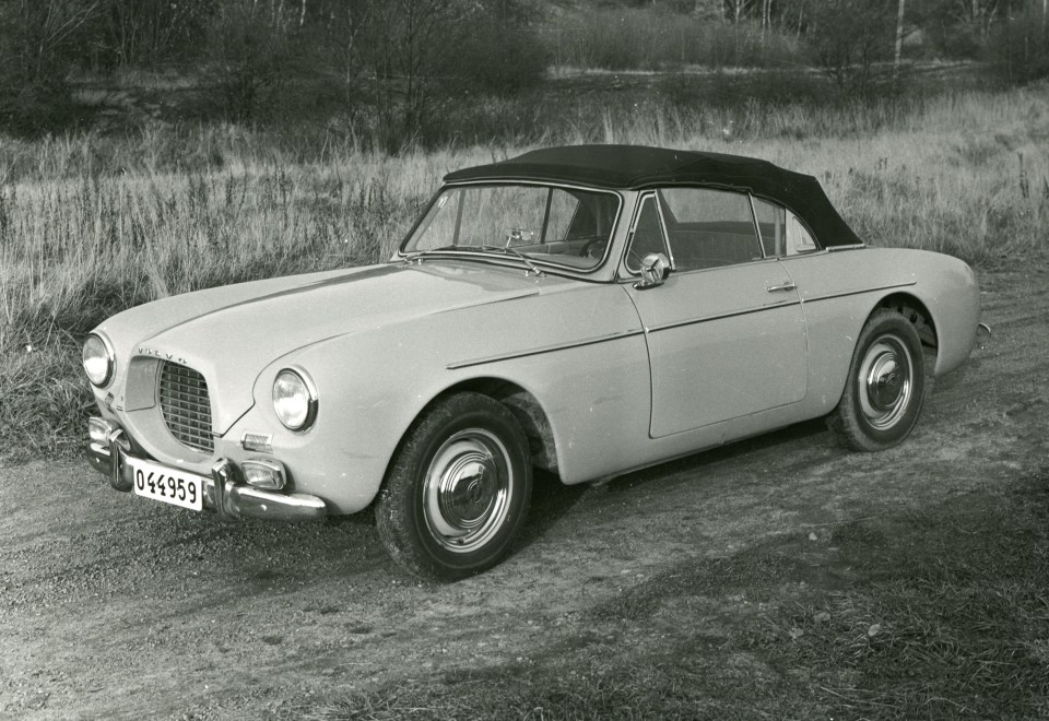 Black and white photo of a Volvo P1900 convertible.