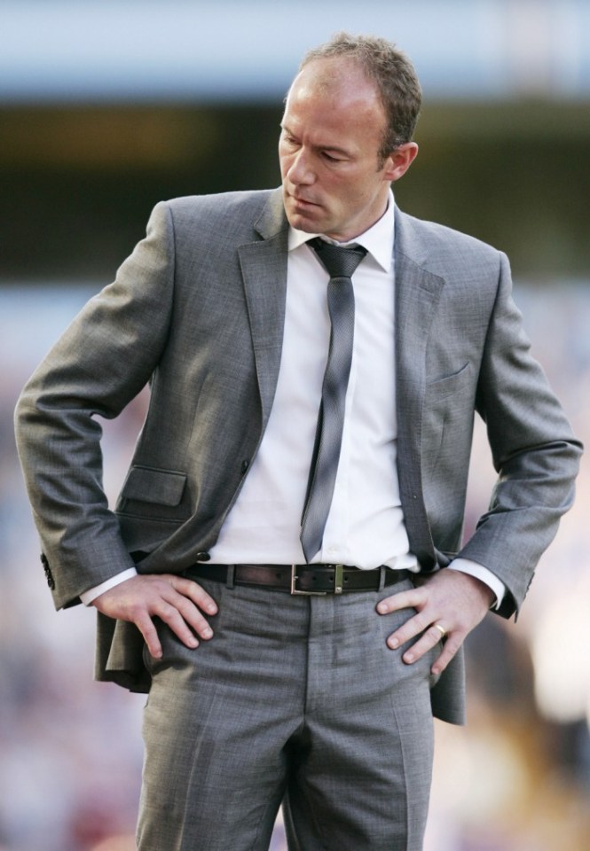 Football - Aston Villa v Newcastle United Barclays Premier League - Villa Park - 24/5/09 Newcastle manager Alan Shearer looks dejected Mandatory Credit: Action Images / Alex Morton Livepic NO ONLINE/INTERNET USE WITHOUT A LICENCE FROM THE FOOTBALL DATA CO LTD. FOR LICENCE ENQUIRIES PLEASE TELEPHONE +44 (0) 207 864 9000.