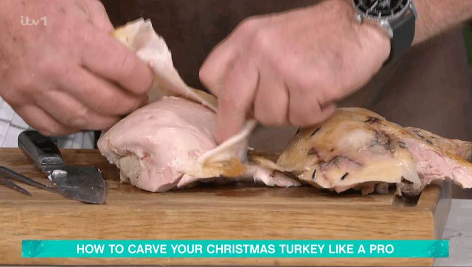 Kelly was seen pulling the skin off the cooked bird which fans found hard to stomach