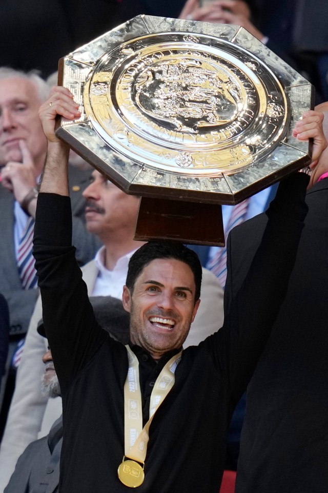 Mikel Arteta holding the FA Community Shield trophy.