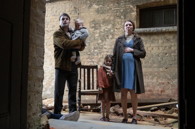 Call the Midwife cast in a scene.