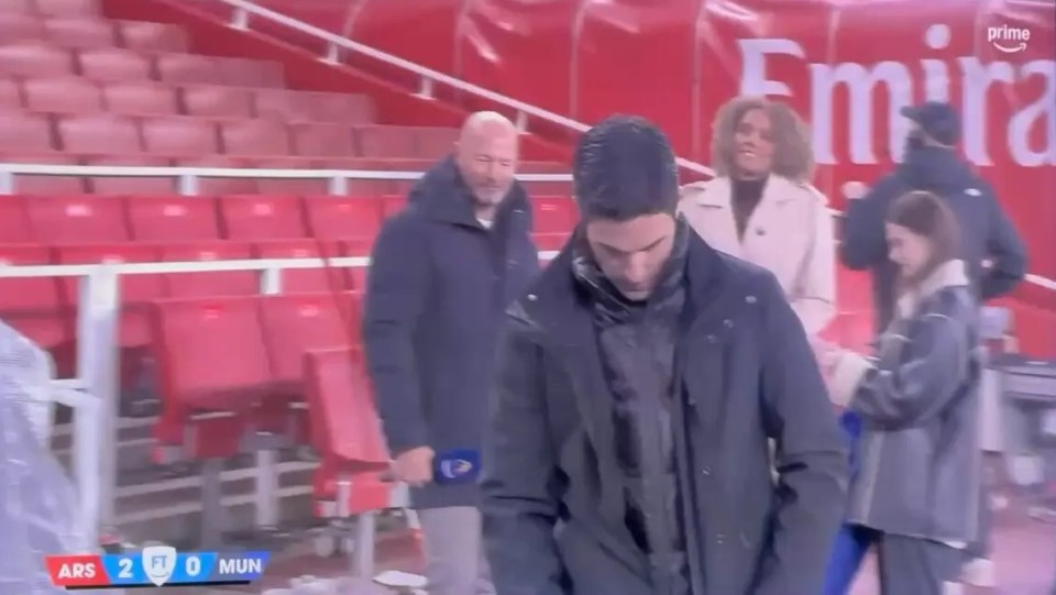 Mikel Arteta struggled with his coat zip after last night's game