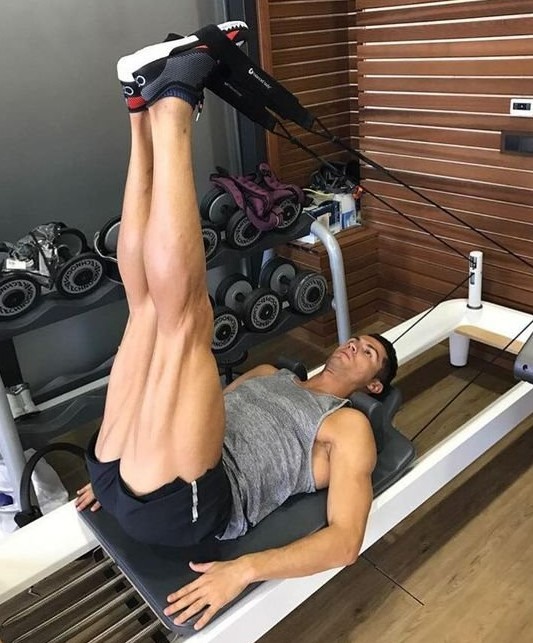 Cristiano Ronaldo using the straps on his reformer bed