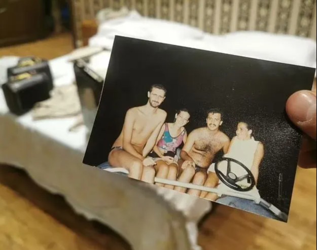 These pictures show dictator Assad in his Speedos