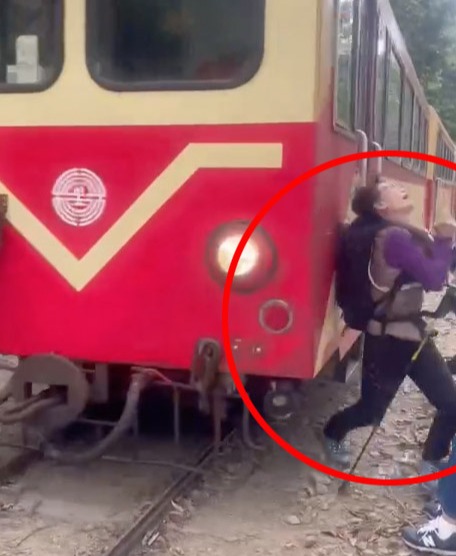 The moment Liu Nu is struck from behind by the train in Taiwan