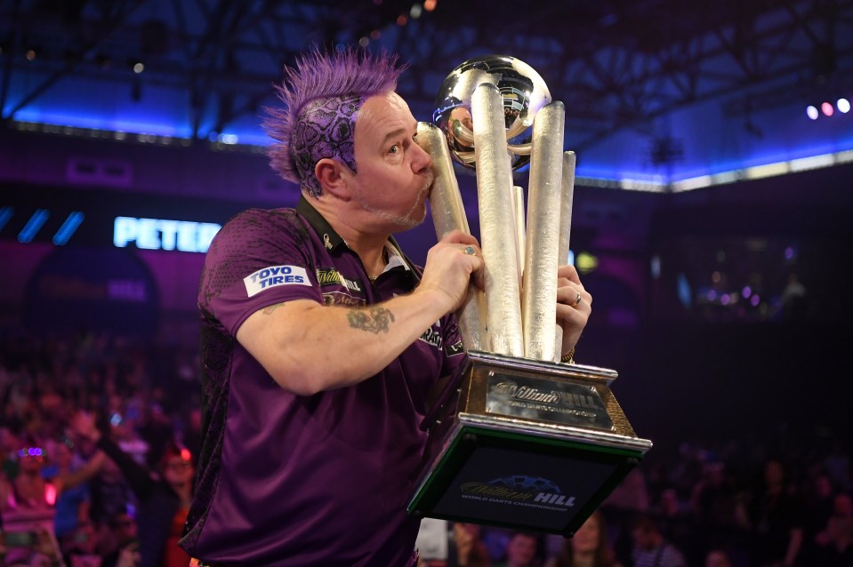 Peter Wright kisses the Sid Waddell World Darts Championship trophy after winning the 2020 championship.