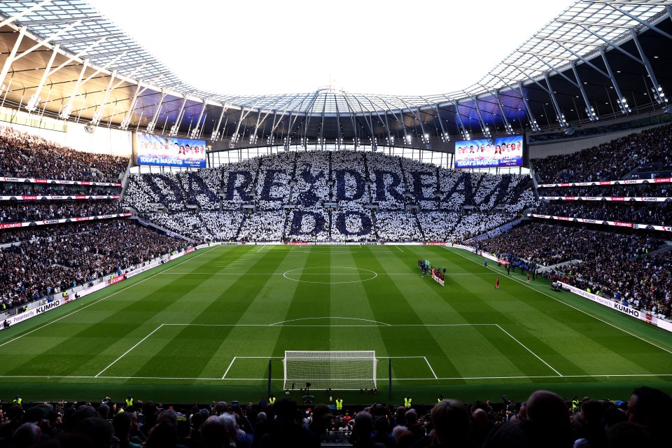 Stadium crowd displaying "Dare Dream Do" message.