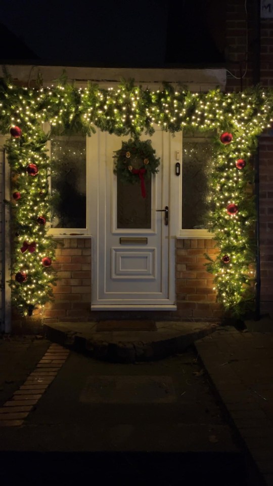 A DIY enthusiast has revealed that rather than forking out cash for someone to make her a Christmas garland, she made one herself using cheap buys