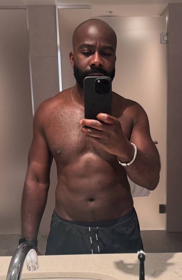 Melvin Odoom shows off his weight loss in a shirtless selfie.