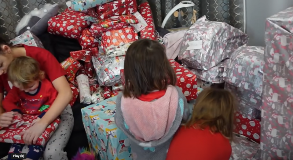 Sue has previously shown the lounge piled high with presents