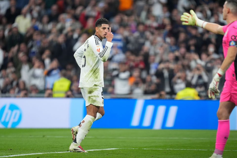 He then pointed to his eyes while looking at the Getafe keeper