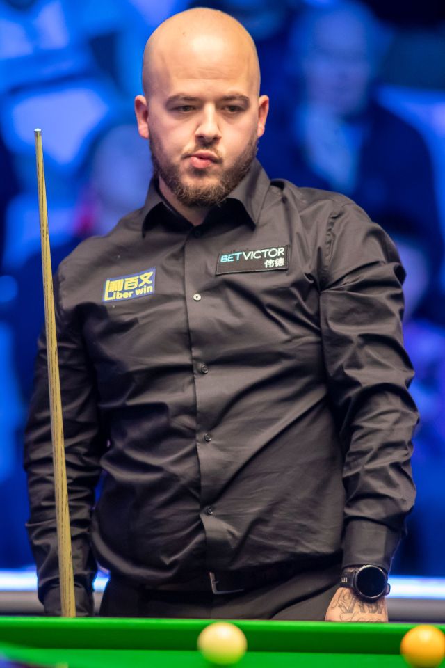 Luca Brecel at a snooker match.