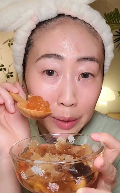 The beauty fan revealed that people need to start 'eating their moisturiser'