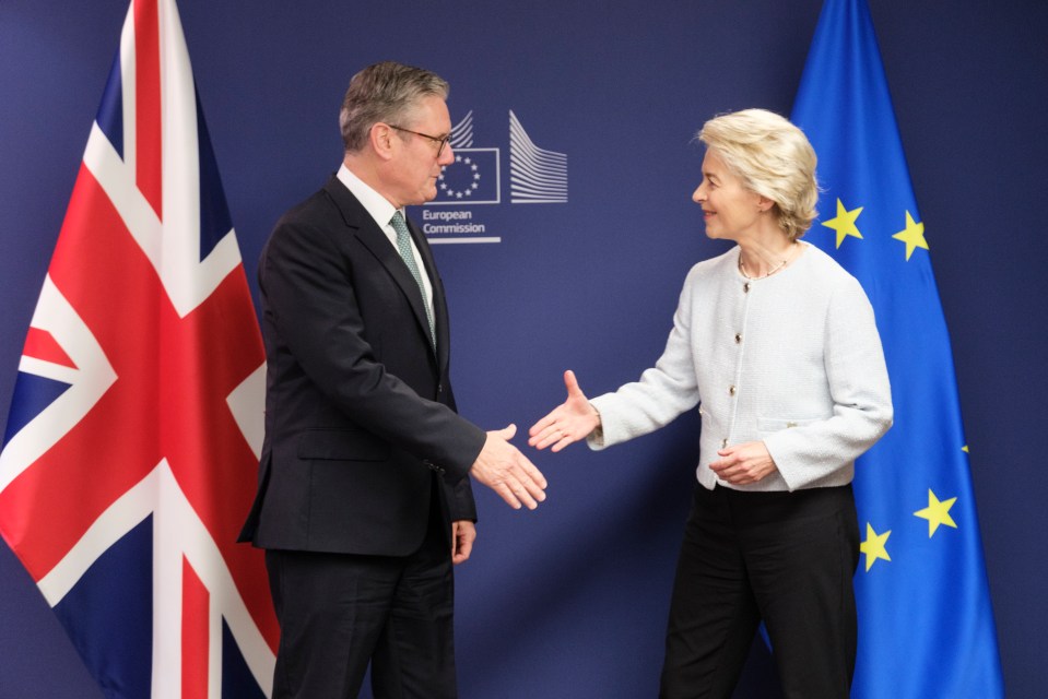 Keir Starmer and Ursula von der Leyen shaking hands.