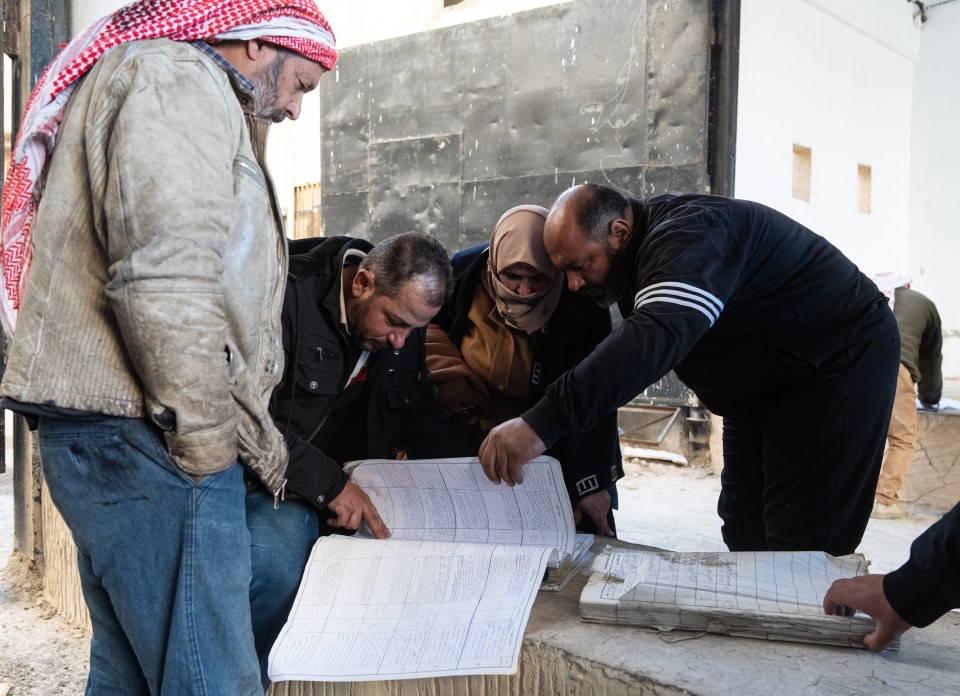 Rebels have found access to the prison plans to try and help locate the remaining prisoners