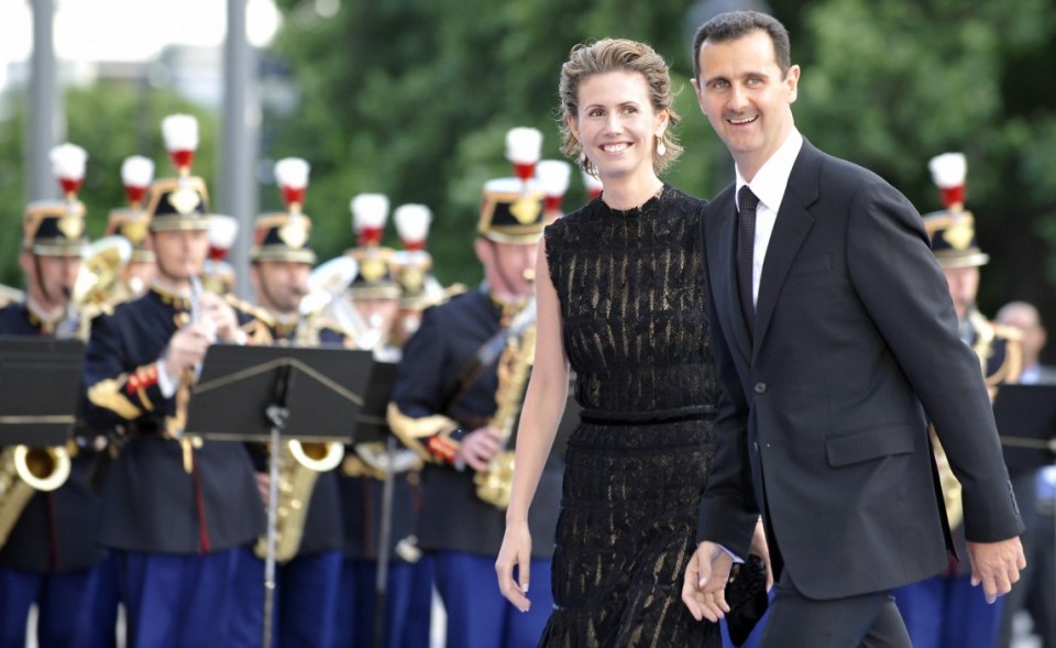 Syrian President Bashar al-Assad and his wife Asma al-Assad arrive for a diner at the Petit Palais in 2008