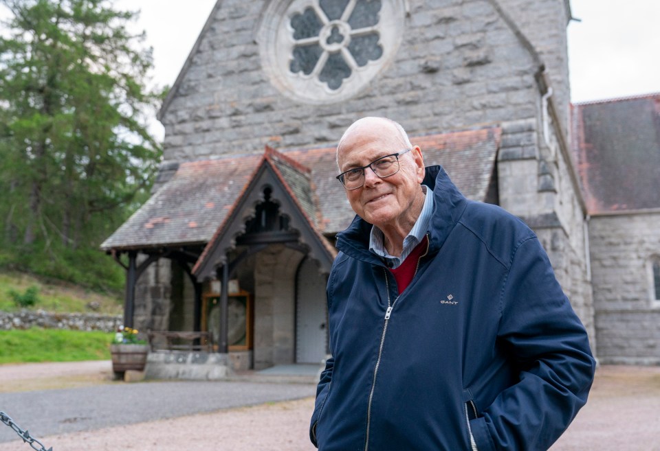 Veteran royal snapper Arthur Edwards