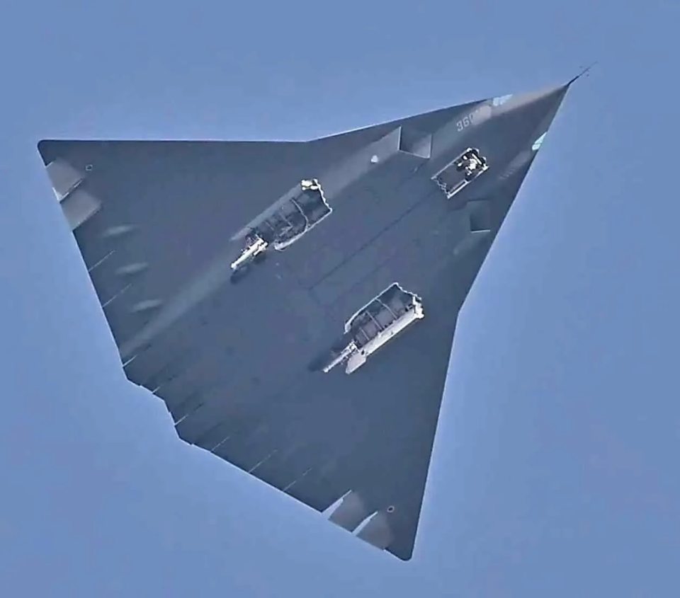 The clearest image of the new Chinese stealth jet