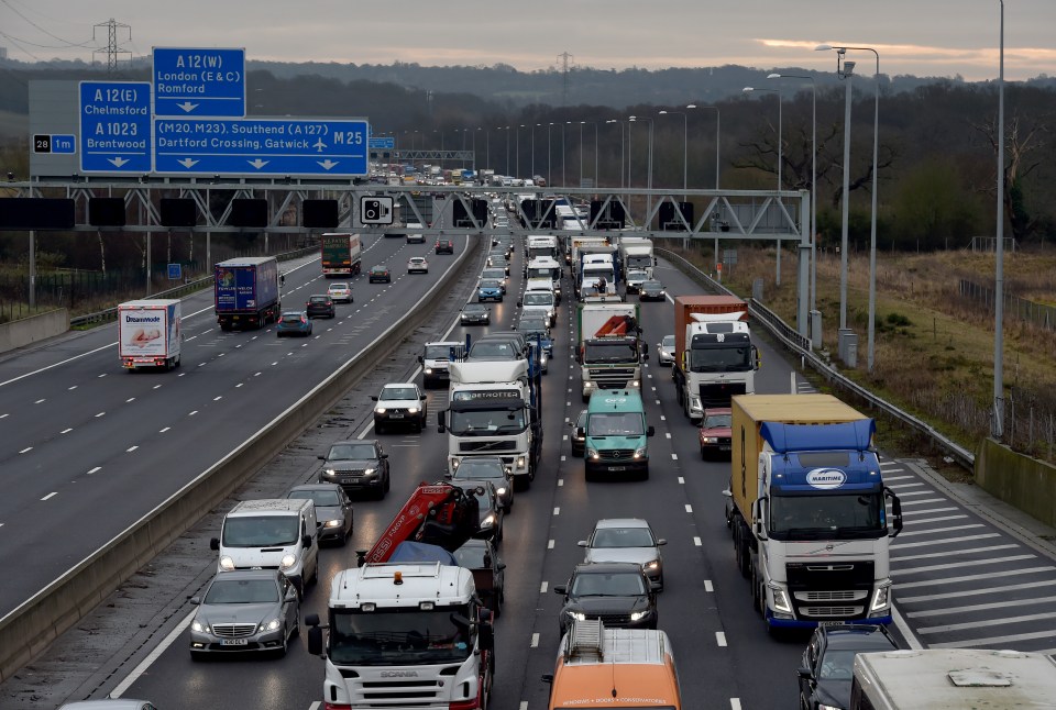 M25 traffic jam between junctions 28 and 27.