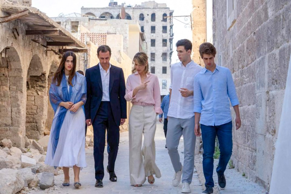 Bashar al-Assad (C-L) and his wife Asma al-Assad (C) walking with their children, Hafez (2nd-R), Karim (R) and Zein (L)