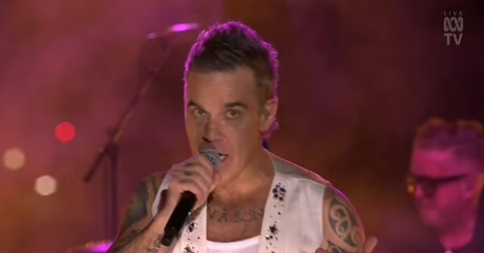 The star appeared distracted during his NYE gig on Australian channel ABC