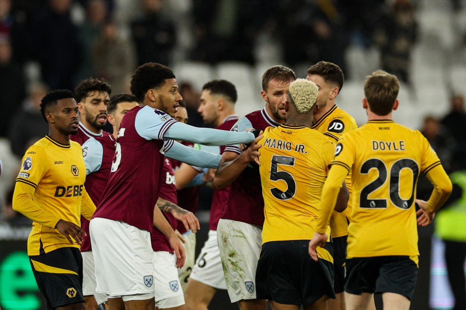 Wolves boss Gary O'Neil decided to replace Lemina with Nelson Semedo