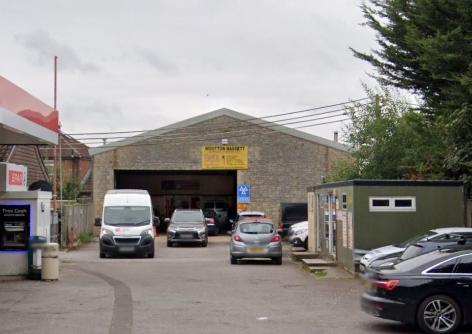 Closed Wootton Bassett car repair shop.