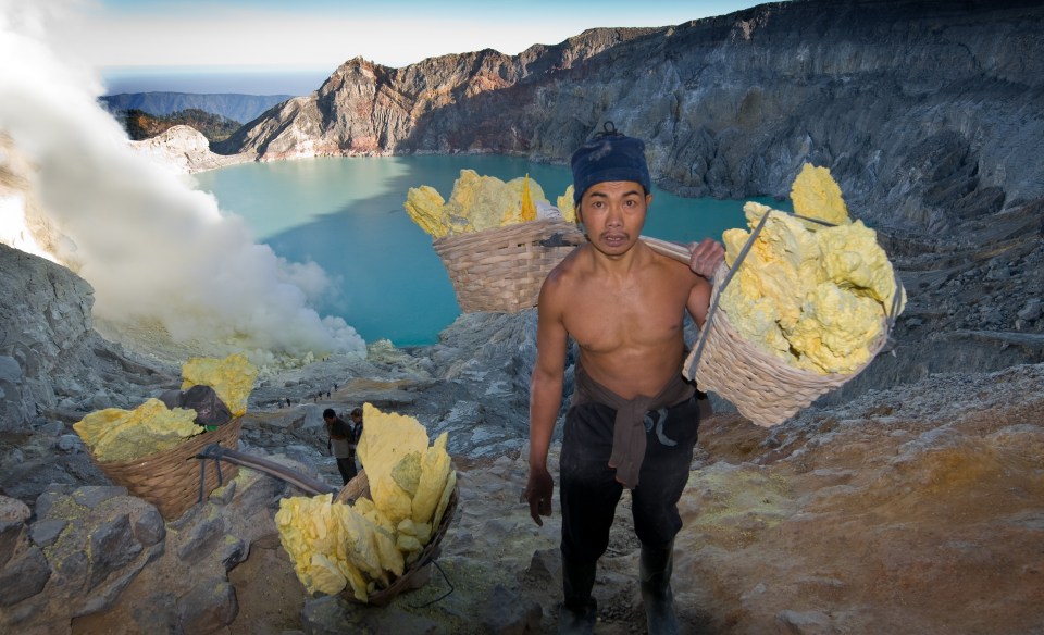 Worker carrying the sulphur blocks in Kawa Ijen volcano