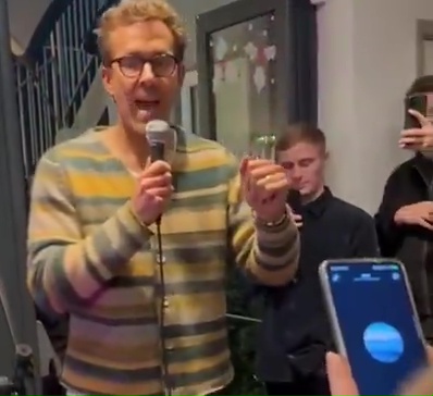 Ryan Reynolds addressed a crowd of punters at a Wrexham pub last night