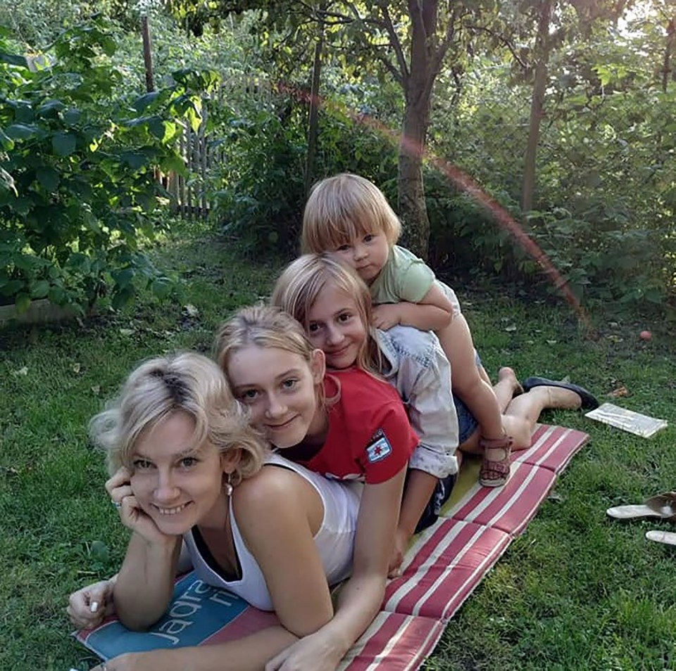 Yaroslav Bazylevych’s wife Evgeniya with the couple’s three daughters, who were all killed in the strike in September