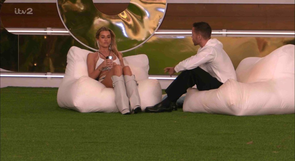 Screenshot of Tina Stinnes and Scott Thomas from ITV2 Love Island All Stars.