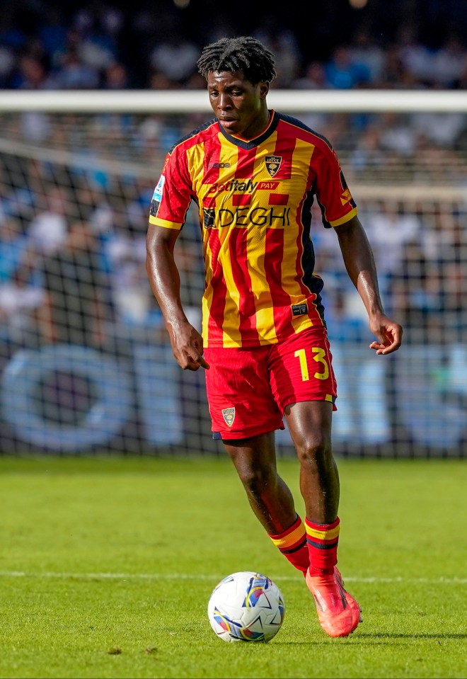 Patrick Dorgu of US Lecce dribbling the soccer ball.