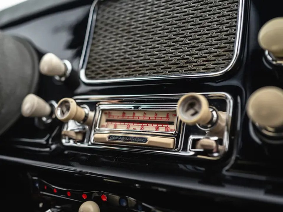 Close-up of a vintage car's dashboard, showing the Becker Mexico radio.