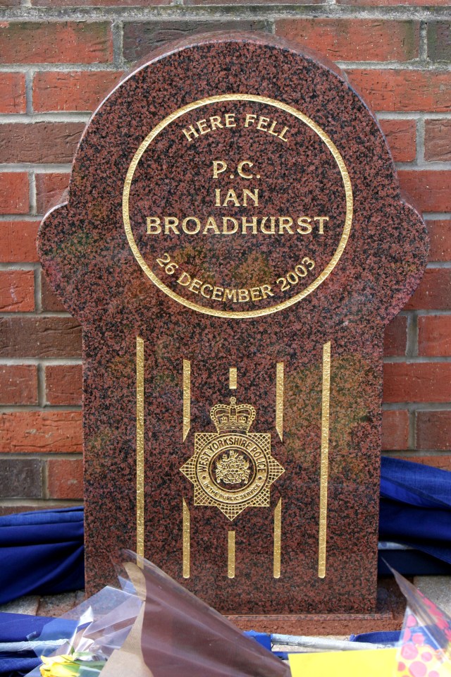 Memorial to PC Ian Broadhurst, killed December 26, 2003.