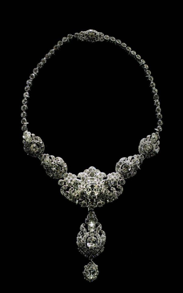 Diamond necklace worn by Queen Elizabeth II on her wedding day.