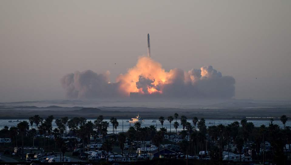 Starship rocket launching from Starbase, Texas.