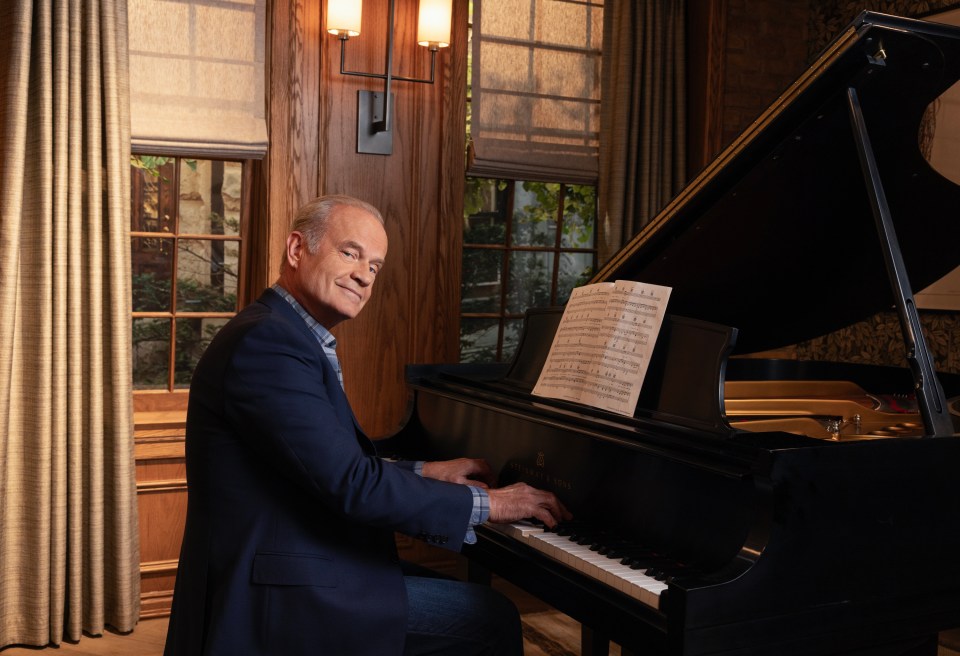 Kelsey Grammer playing a piano.