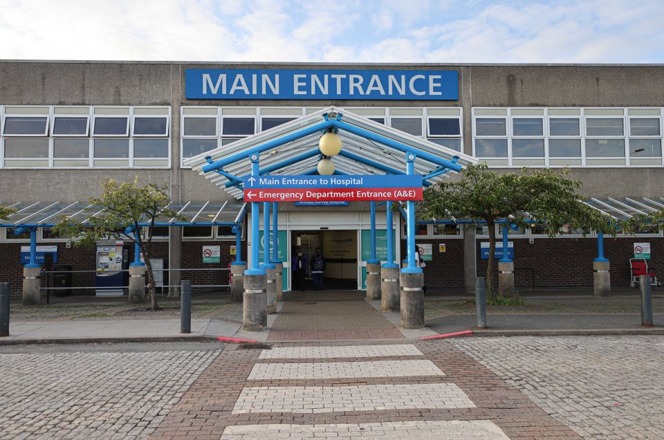 William Harvey Hospital main entrance.