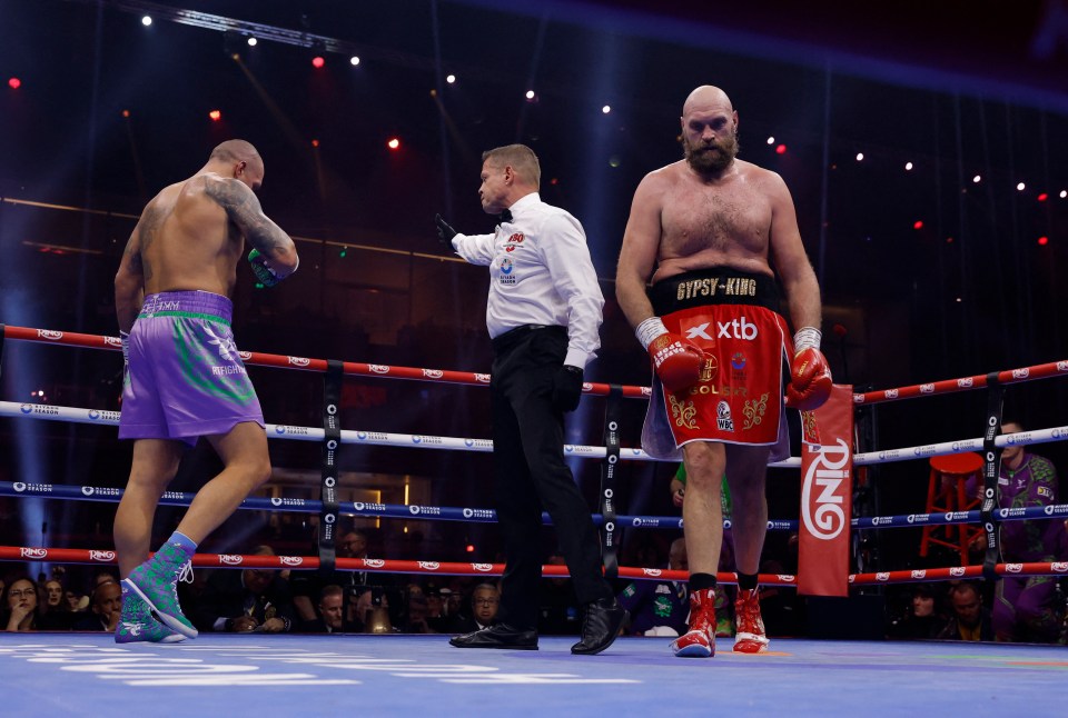 Tyson Fury and Oleksandr Usyk in the boxing ring.