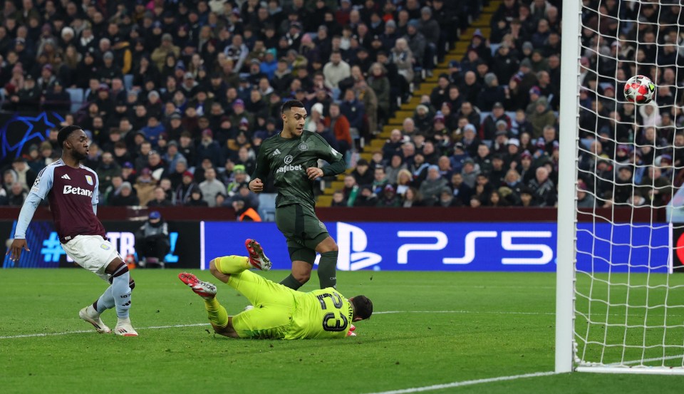 Adam Idah scoring a goal for Celtic.