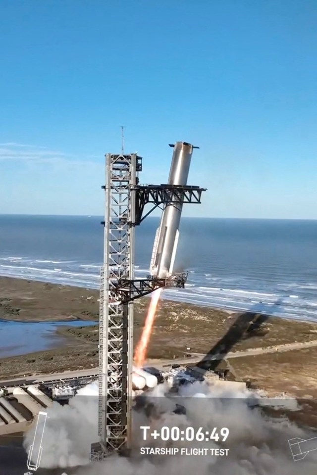 Starship launch during flight test.