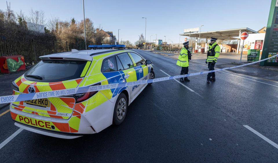 Police and bomb disposal unit at a supermarket.