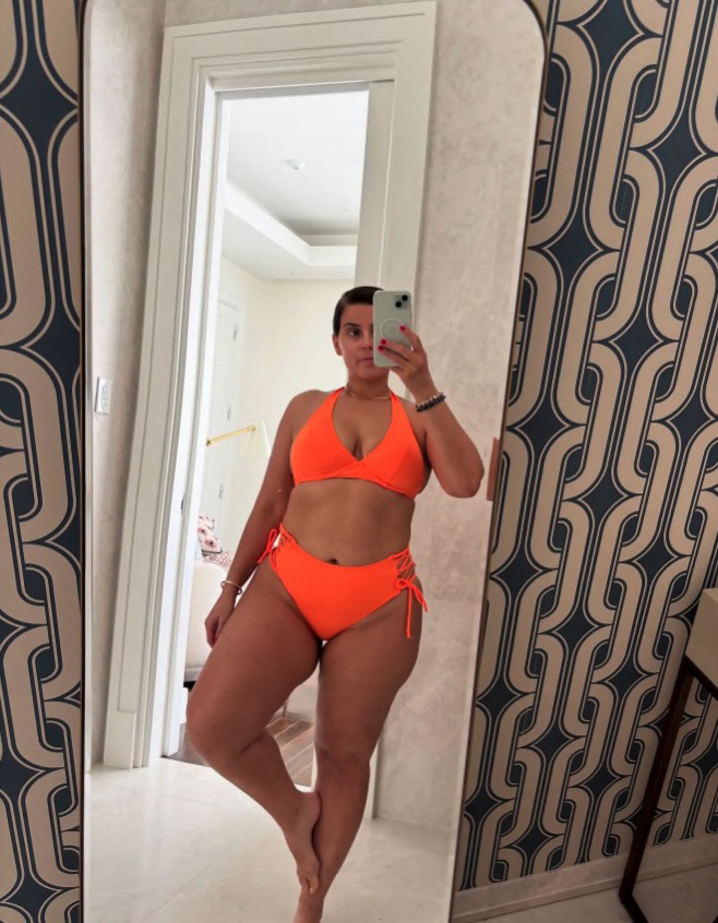 Nelly Furtado looked stunning in her latest sexy selfie