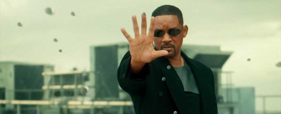 Will Smith holding up his hand.